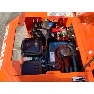 Mini pelleteuse Deleks M60 moteur à essence 9 HP