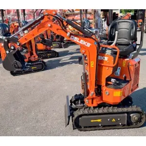 Mini pelleteuse Deleks M60 moteur à essence 9 HP