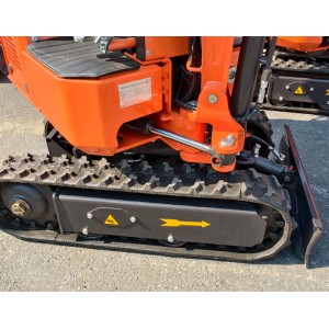 Mini pelleteuse Deleks M60 moteur à essence 9 HP