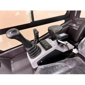 Mini pelle Rhinoceros XN28ZC avec cabine, moteur Kubota 19 HP