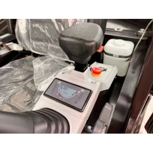 Mini-escavadora Rhinoceros XN28ZC com cabina, motor Kubota de 19 CV