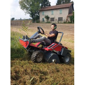 Trator de roçadora Meccanica Benassi Fox 95 4WD