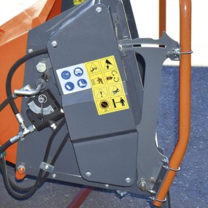 Triturazione del legno su trattore Zeppelin ESTRF3080Z 130 mm