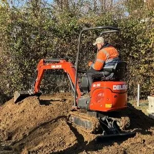 Mini excavadora Deleks M90 motor Koop KD192 7.6 Kw