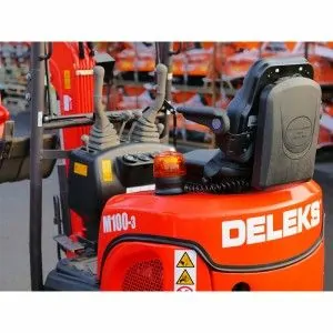 Mini-pelle Deleks M100 Koop D722 moteur 10.2 Kw