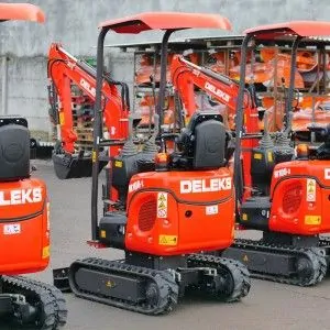 Mini excavadora Deleks M100 motor Koop D722 10.2 Kw