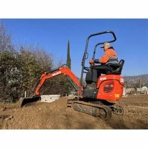 Mini excavadora Deleks M100 motor Koop D722 10.2 Kw