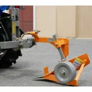 Single-spur plow for minitractor Deleks DP-16 12-30HP