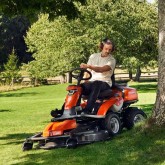 Trattore tosaerba anteriore