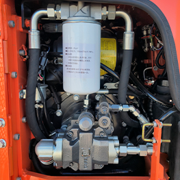 Bomba de pistón y filtro hidráulico en la Rhinoceros XN13 Bomba de pistón y filtro hidráulico en la Rhinoceros XN13