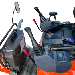 Mandos piloto con control lateral en el puesto de conducción de la Rhinoceros XN13 Mandos piloto con control lateral en el puesto de conducción de la Rhinoceros XN13